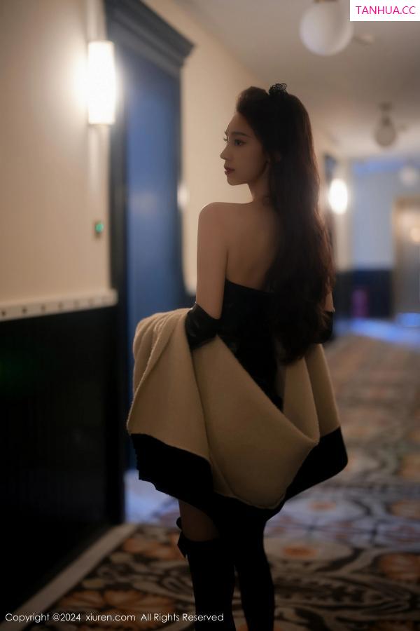   [XiuRen]高清写真图 2024.02.01 No.8049 苏曼兮 黑丝美腿第14张图片